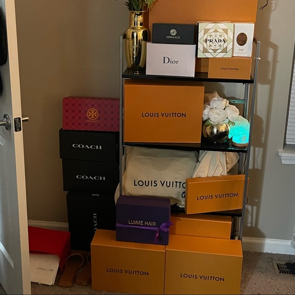 Meet your Posher, Jessica - Picture 2 of 2